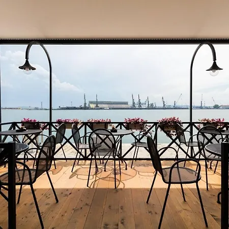Sea & Chill Suite